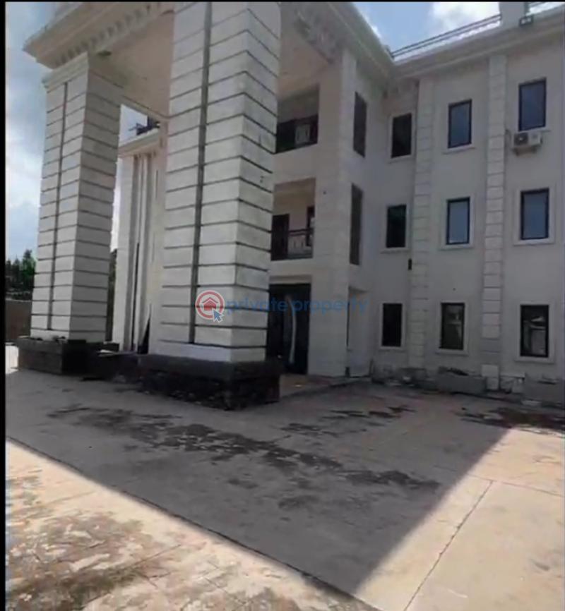 10 bedroom Hotel For Sale Transekulu By Tanker Park Enugu Area  - 4