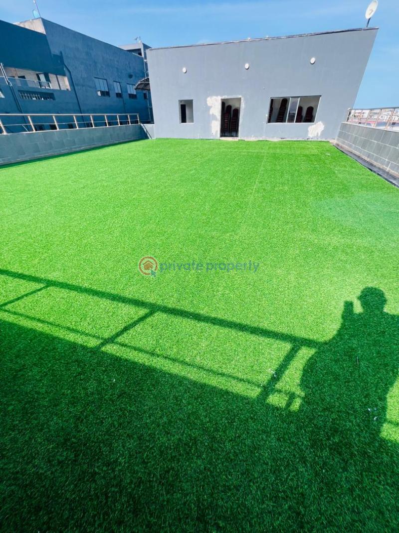 Mall/Complex/Plaza For Rent Jakande Lekki Lagos - 1