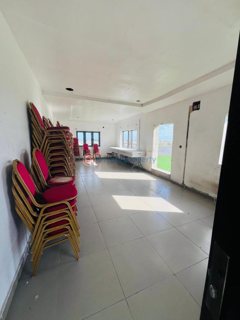 Mall/Complex/Plaza For Rent Jakande Lekki Lagos - 6