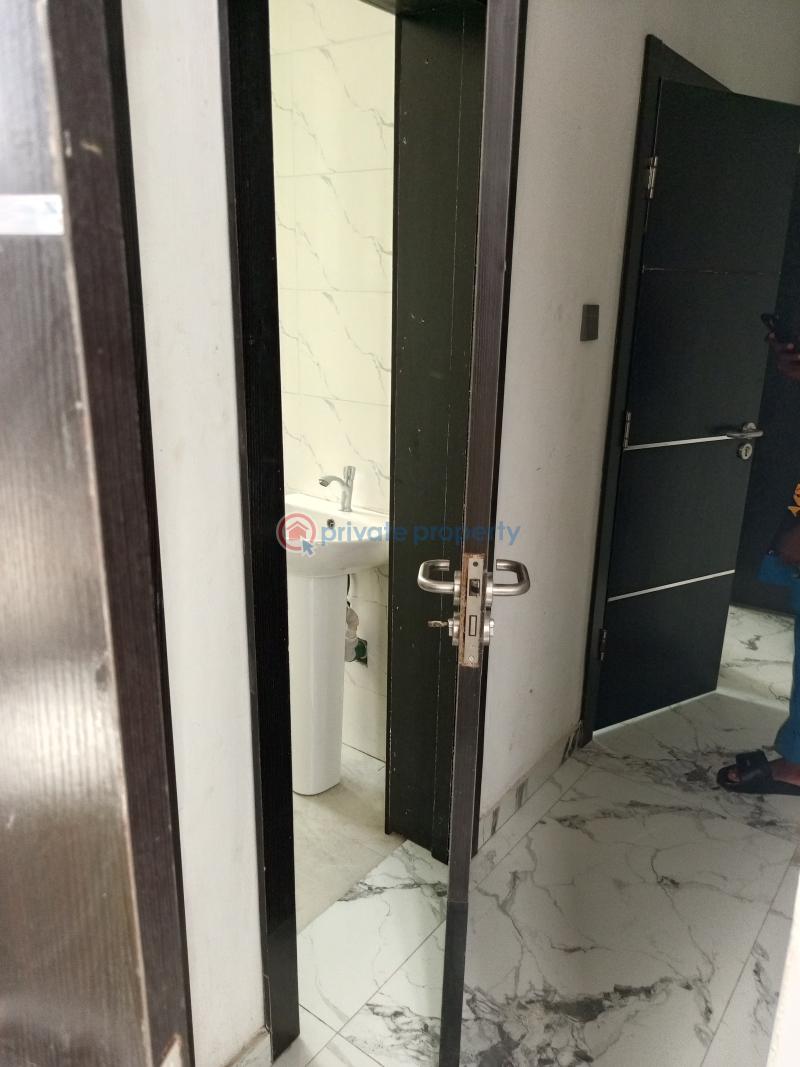 Mall/Complex/Plaza For Rent Main Lekki Lekki Phase 1 Lagos - 3