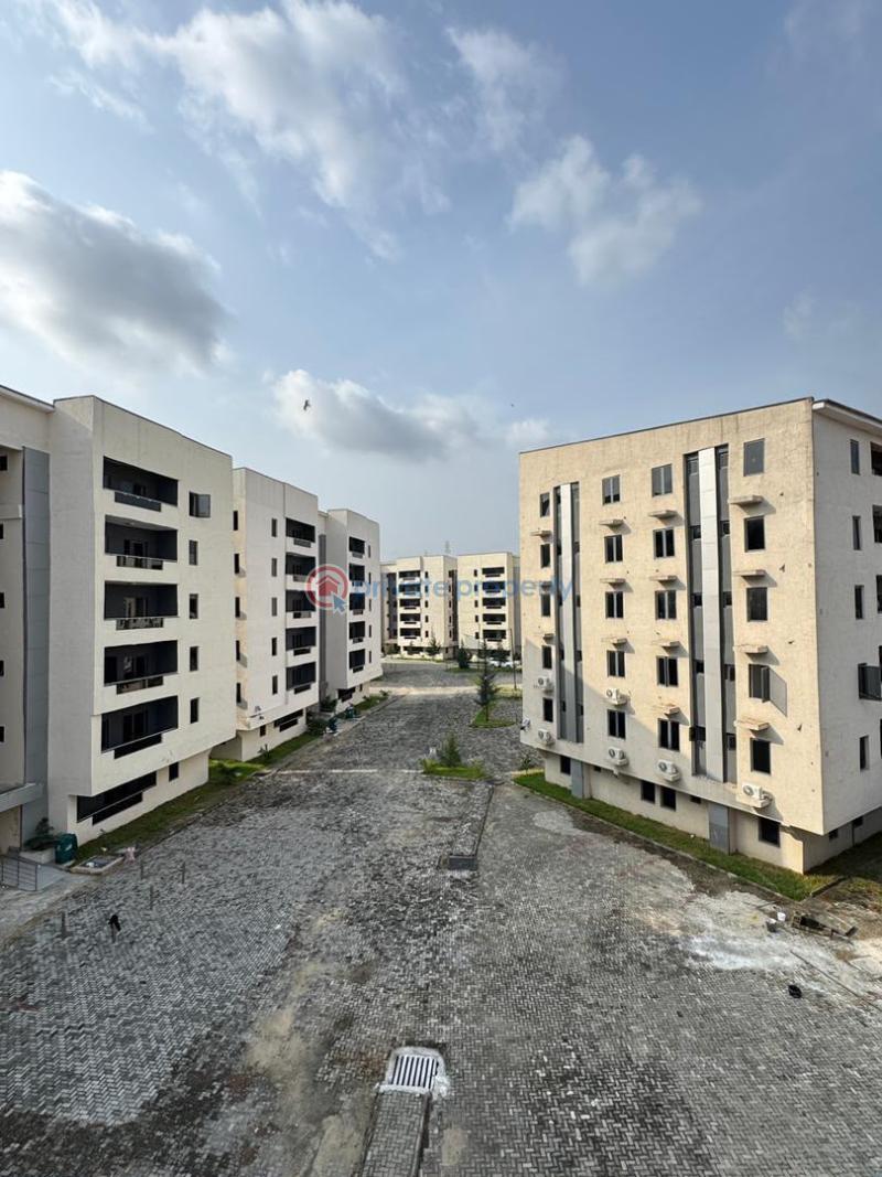 2 bedroom Shared Apartment For Sale Ogunlana Surulere Lagos - 0