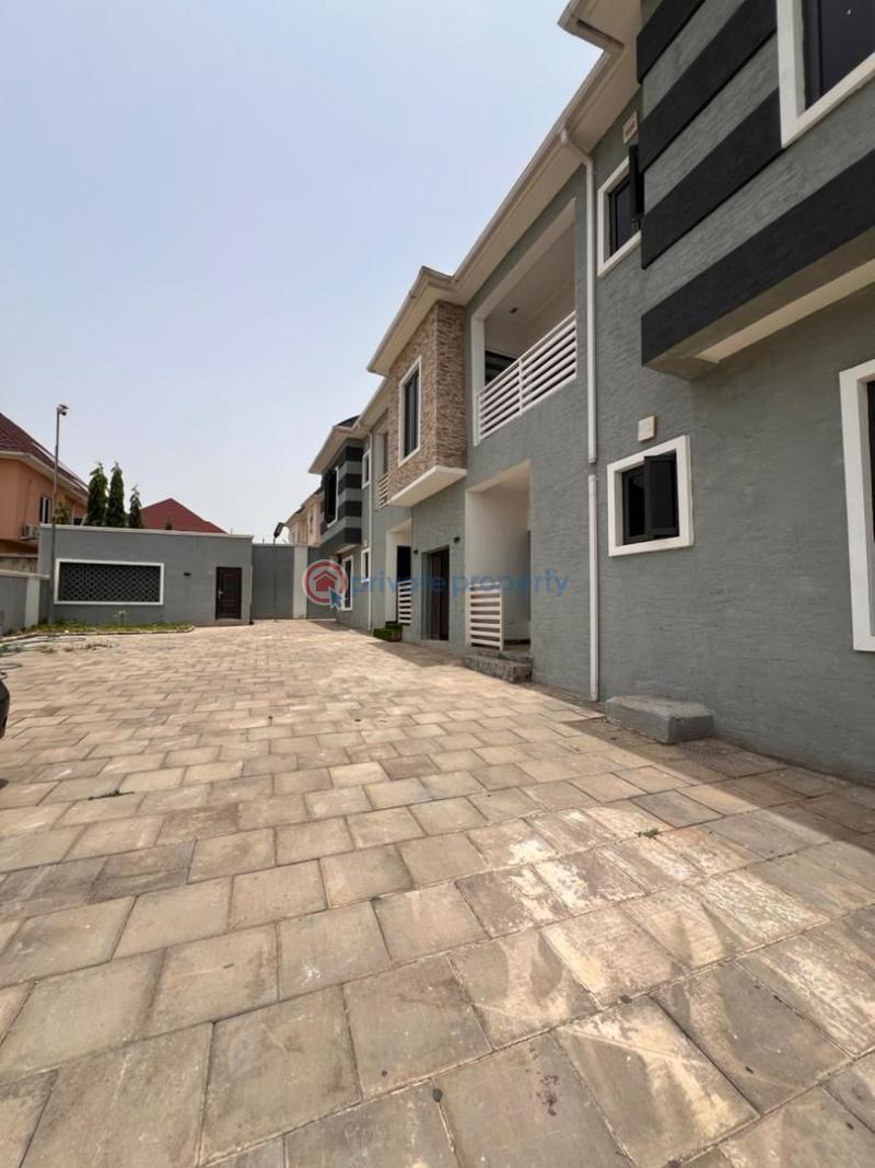 2 bedroom Block Of Flats For Rent ,by Nnpc Filling Station. Life Camp Abuja Phase 3  - 4