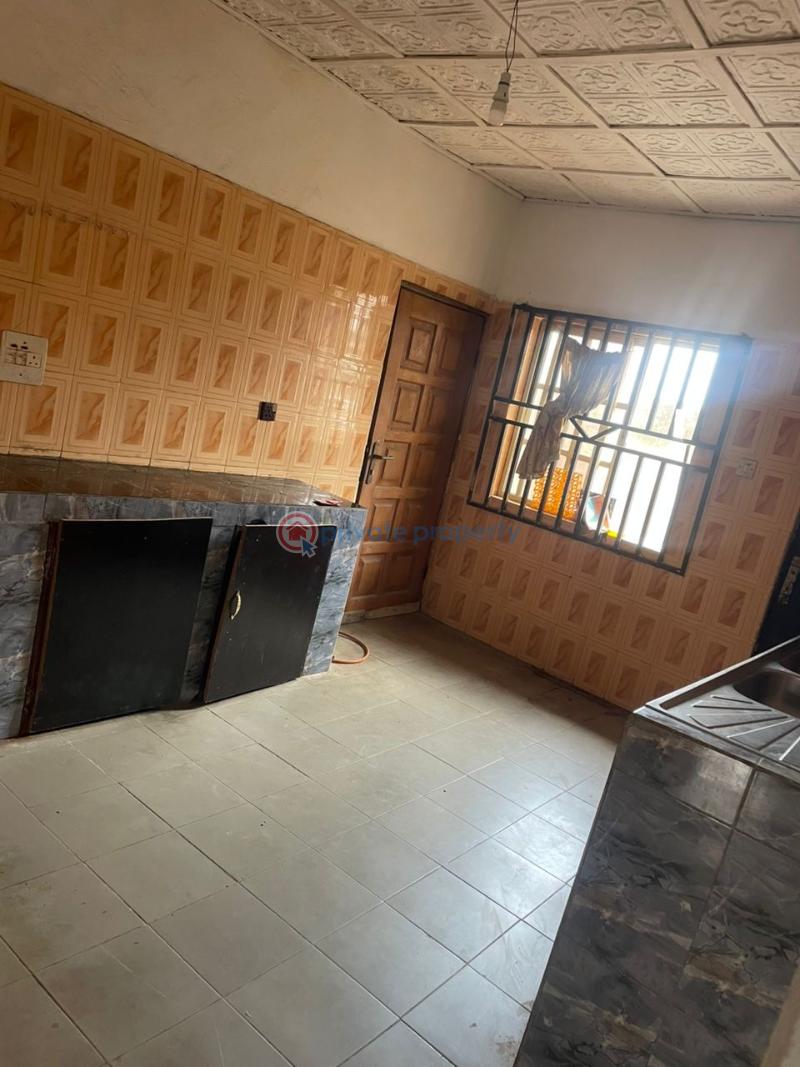 2 bedroom Block Of Flats For Rent T Junction Elebu Akala Express Ibadan Oyo - 1