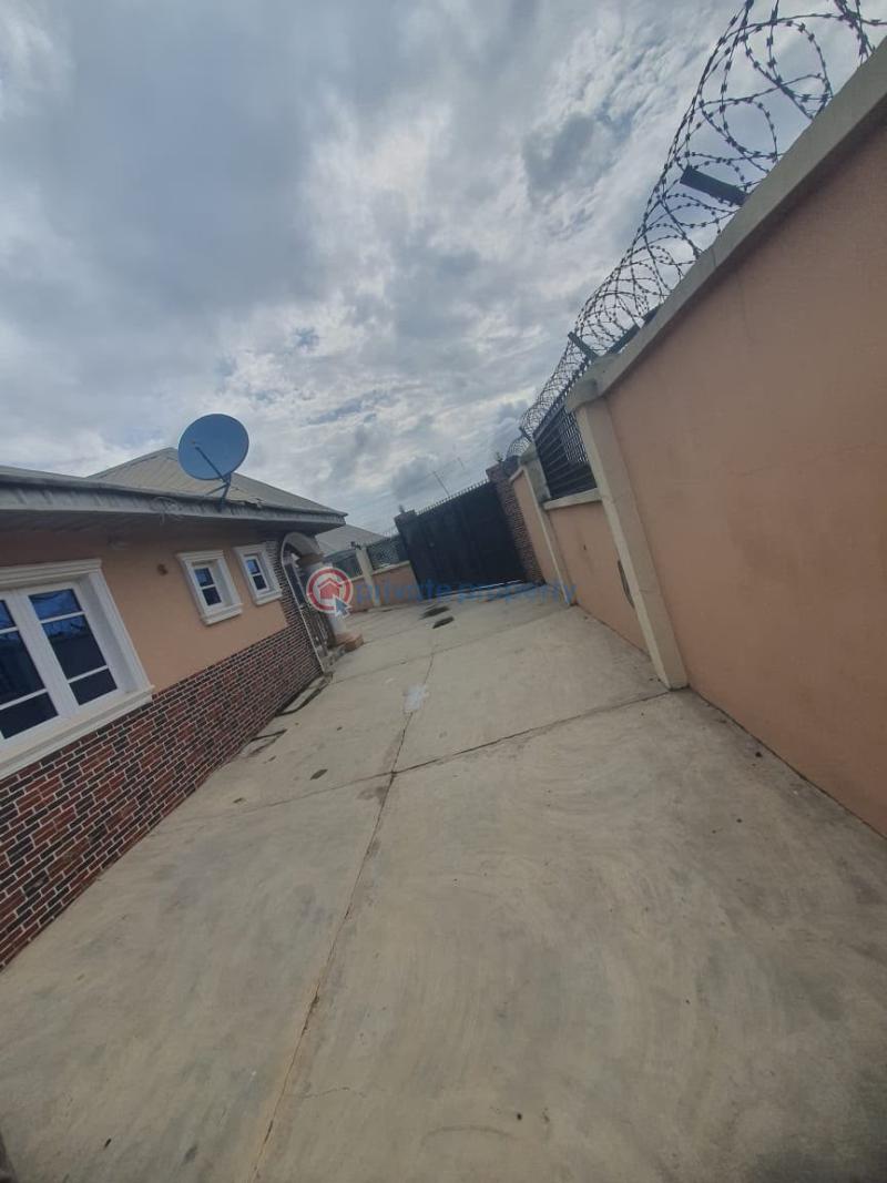 2 bedroom Block Of Flats For Rent Abela Amotekun Office Asunle Akala Express Ibadan Oyo - 0