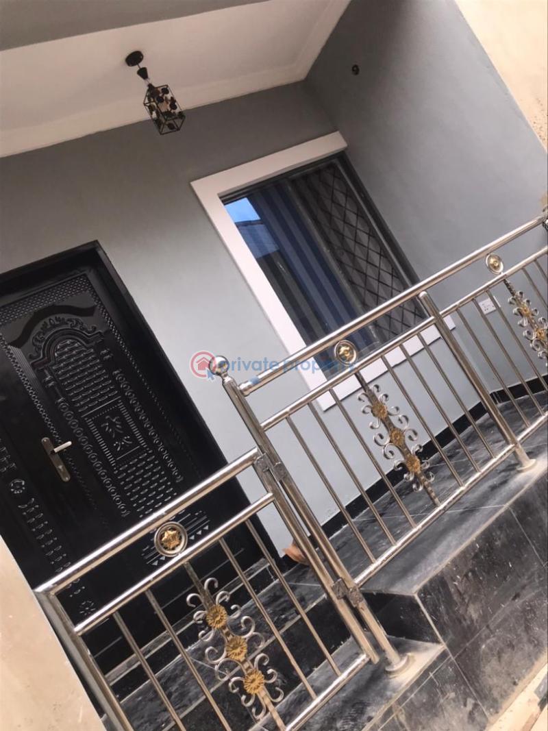 2 bedroom Block Of Flats For Rent Atere Junction, Just 2 Minutes To The Main Atere Road, Tipper Garage Akala Express Ibadan Oyo - 0