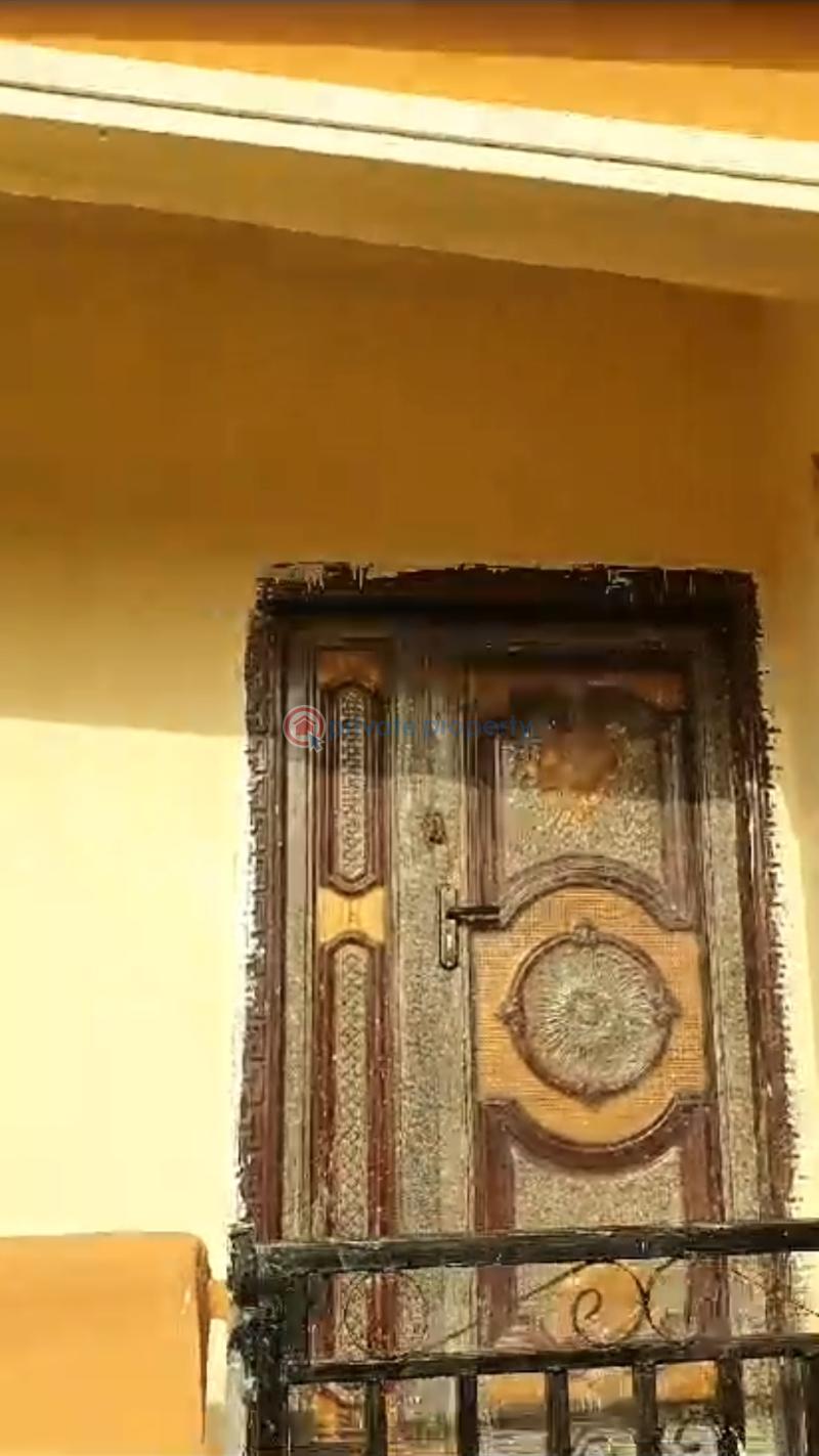 Block Of Flats For Sale Evbuomama Market Junction, Benin City, Edo State. Benin Edo - 0