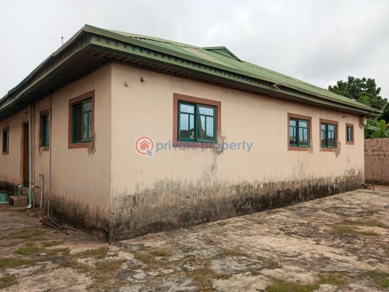 3 bedroom Detached Bungalow For Sale Foursquare Area, Erunwen Ikorodu Lagos - 2