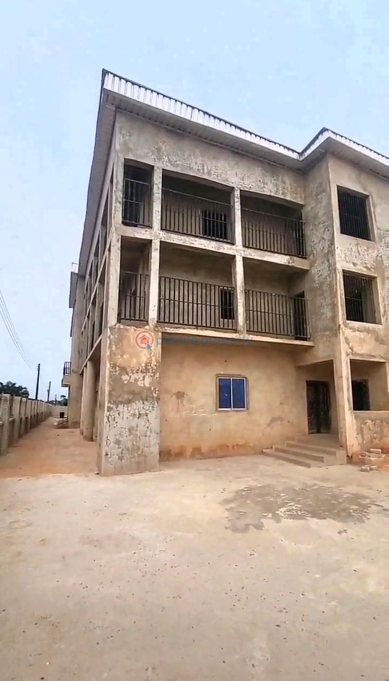 Mall/Complex/Plaza For Sale Peanut Road, Off Sapele Road, Benin City. Benin Edo - 3