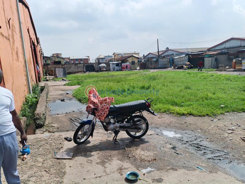 Warehouse For Sale Off Old Ojo Road, Pako Bus Stop, Agboju, Amuwo Odofin, Lagos. Agboju Amuwo Odofin Lagos - 3