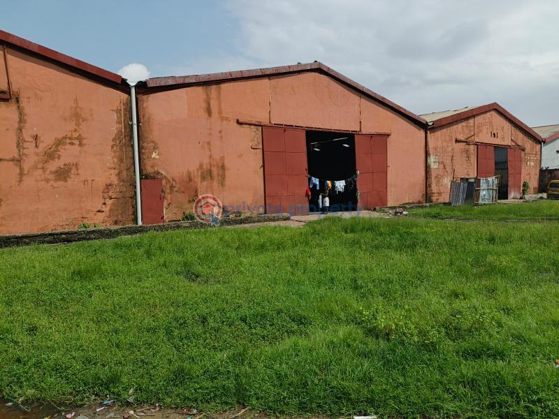 Warehouse For Sale Off Old Ojo Road, Pako Bus Stop, Agboju, Amuwo Odofin, Lagos. Agboju Amuwo Odofin Lagos - 1