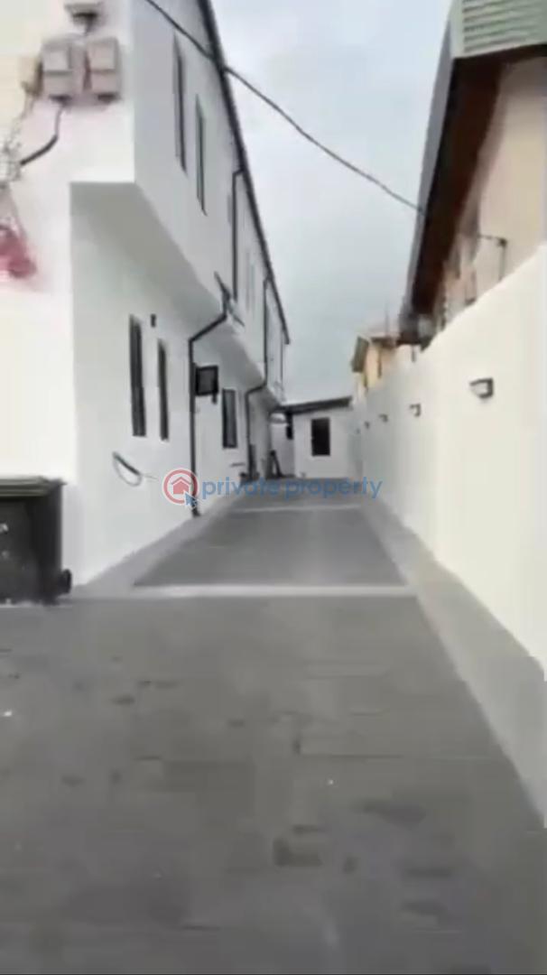 3 bedroom Block Of Flats For Sale Ifako Gbagada Lagos - 1