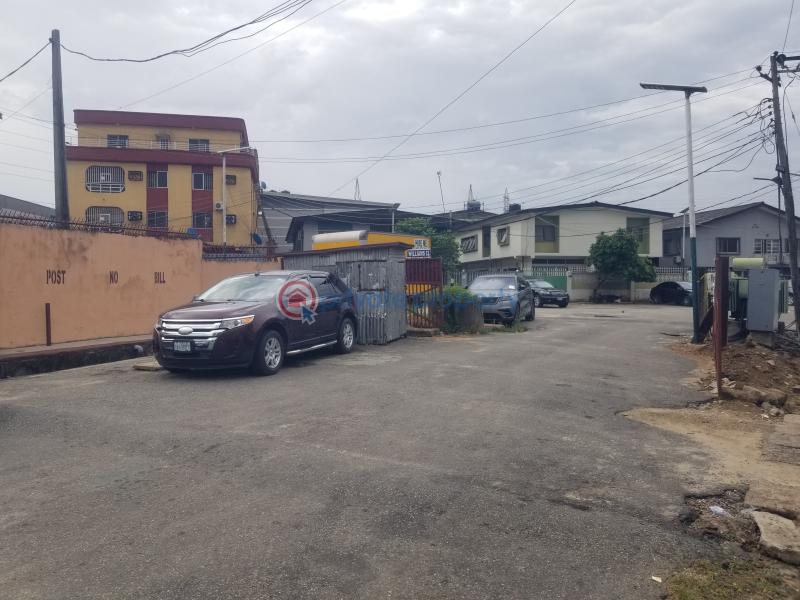 5 bedroom Detached Bungalow For Sale Williams Estate Off Census Rd By Fountain School Surulere Lagos - 4