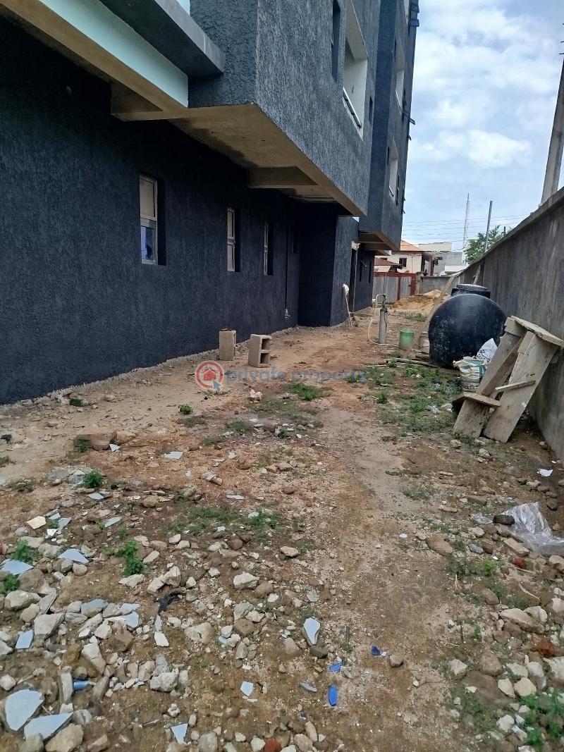 3 bedroom Block Of Flats For Sale Alagomeji Yaba Lagos - 7