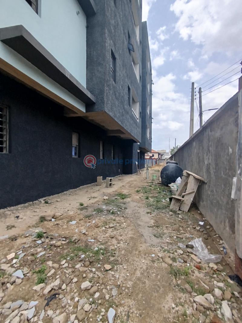 3 bedroom Block Of Flats For Sale Alagomeji Yaba Lagos - 14