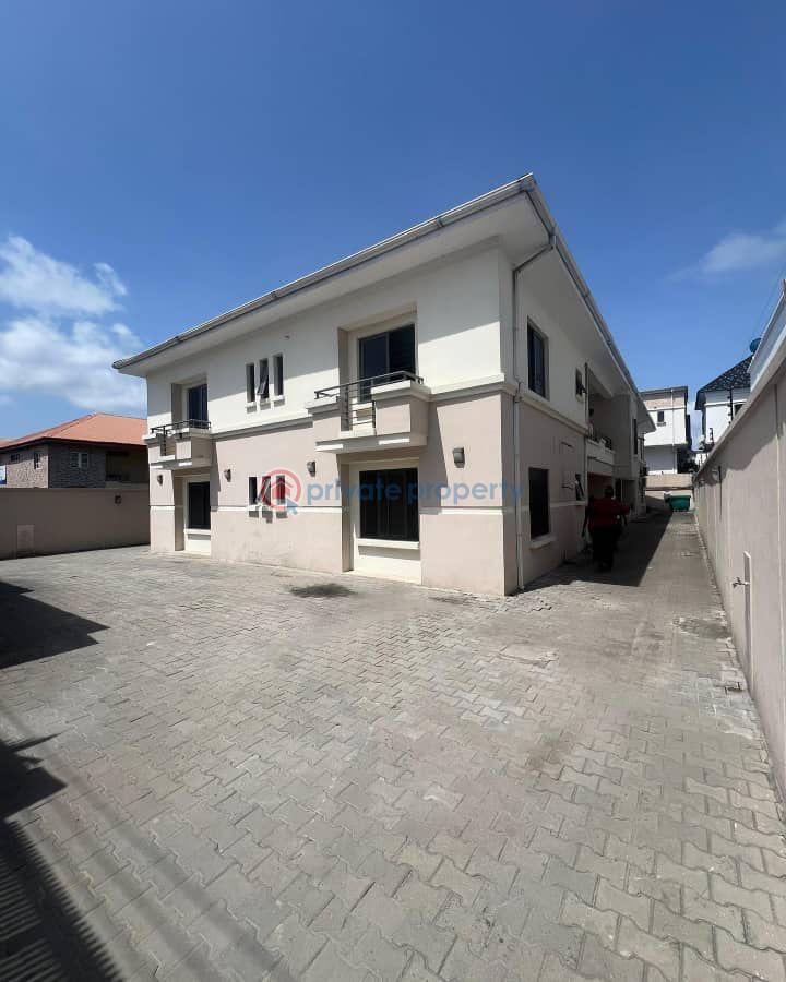 3 bedroom Shared Apartment For Rent Osapa Lekki Lagos