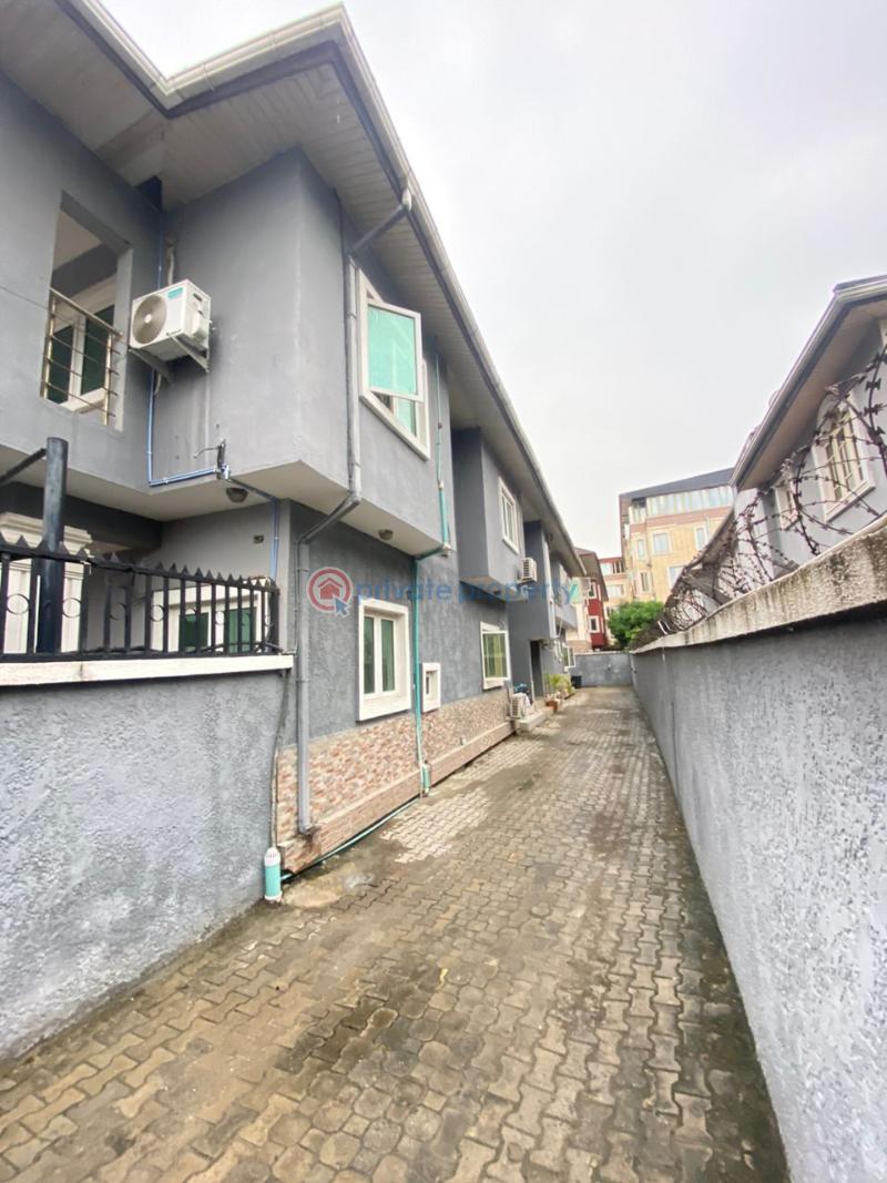 3 bedroom Shared Apartment For Rent Osapa Lekki Lagos - 3