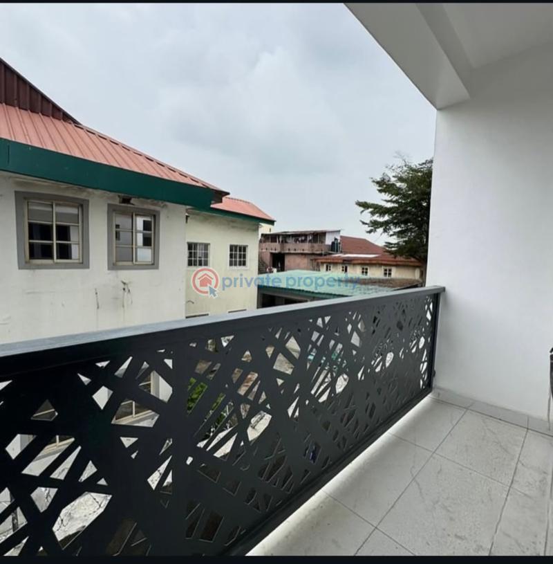 3 bedroom Block Of Flats For Sale Yaba Lagos - 4