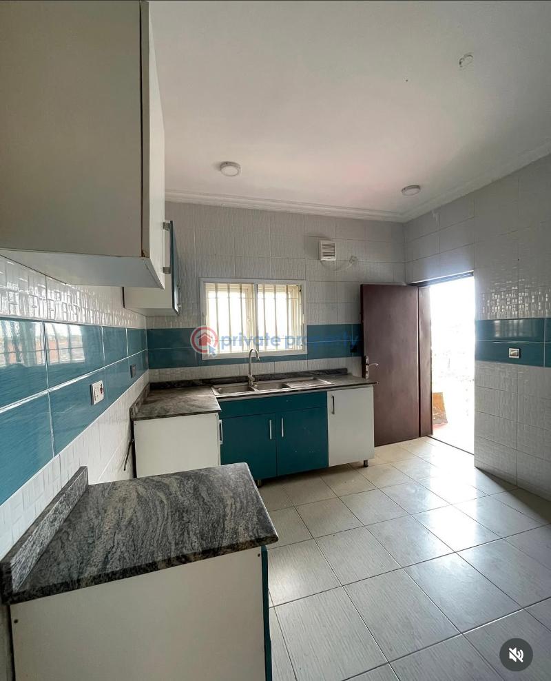 3 bedroom Block Of Flats For Sale Alagomeji Yaba Lagos - 4