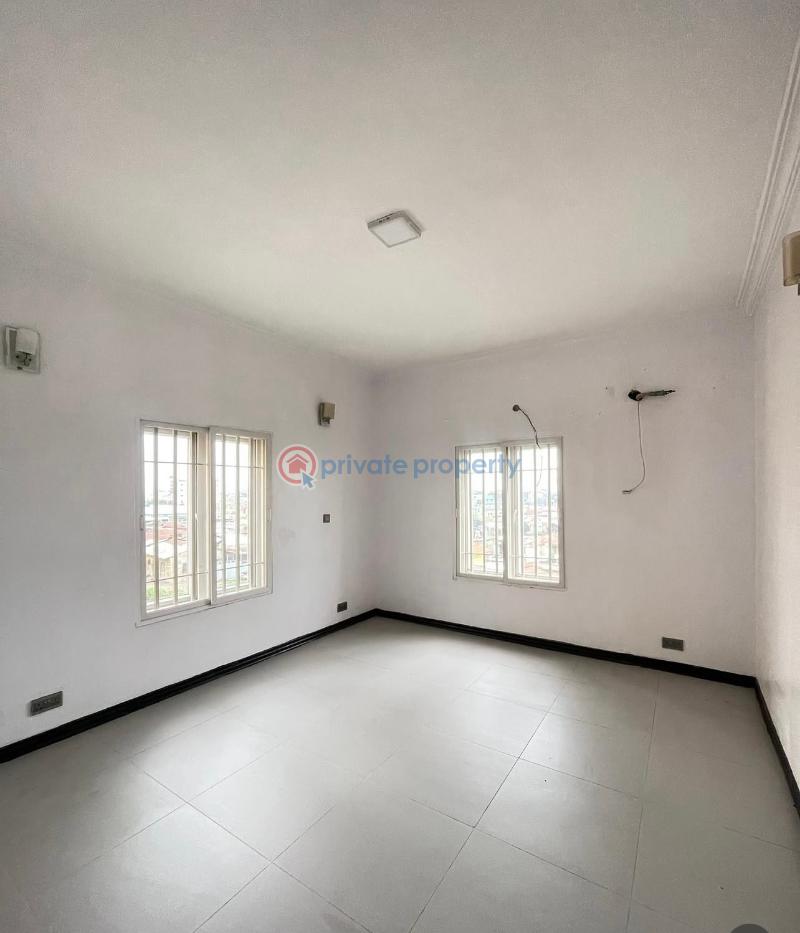 3 bedroom Block Of Flats For Sale Alagomeji Yaba Lagos - 8