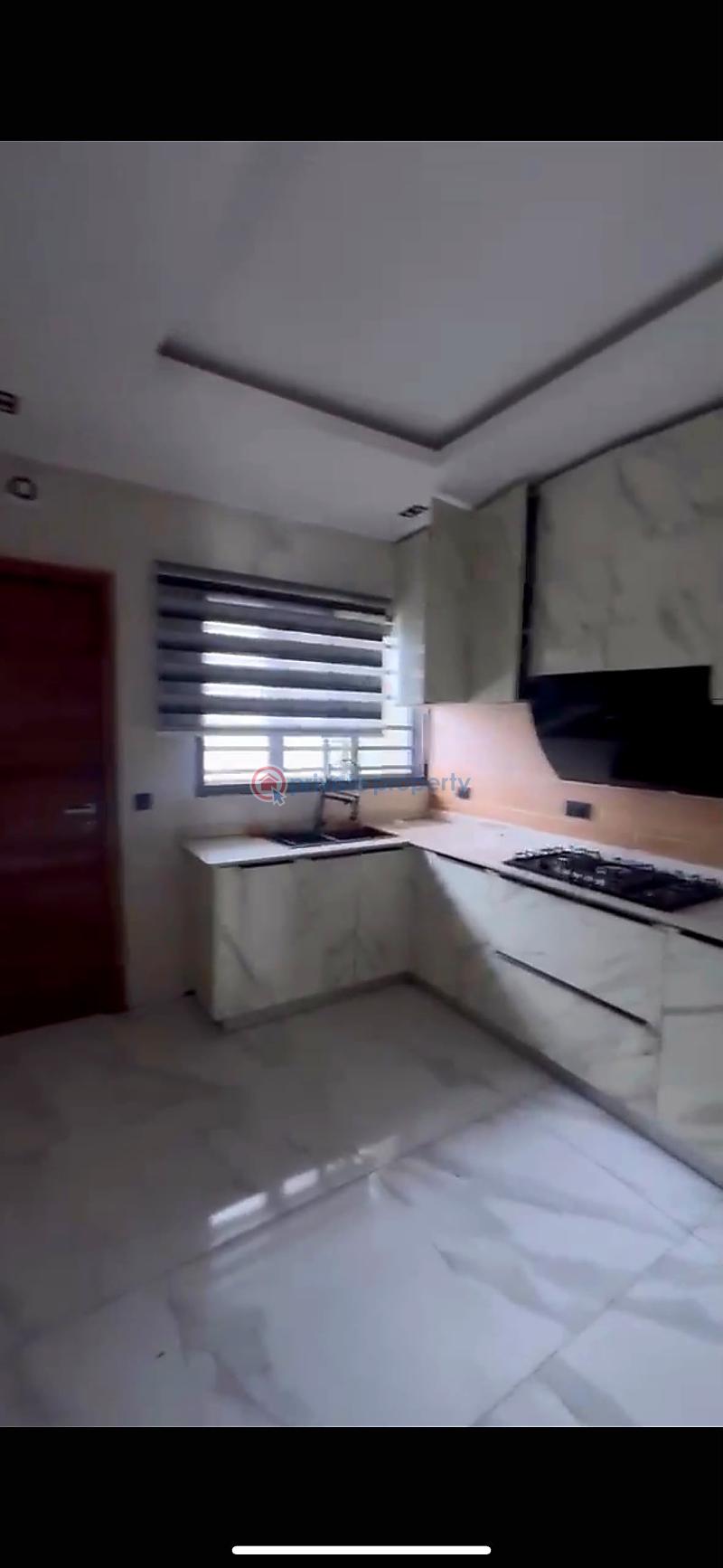 3 bedroom Flat & Apartment For Rent Lekki Phase1 Right Side/ Qmb Mart Road. Lekki Phase 1 Lagos - 5