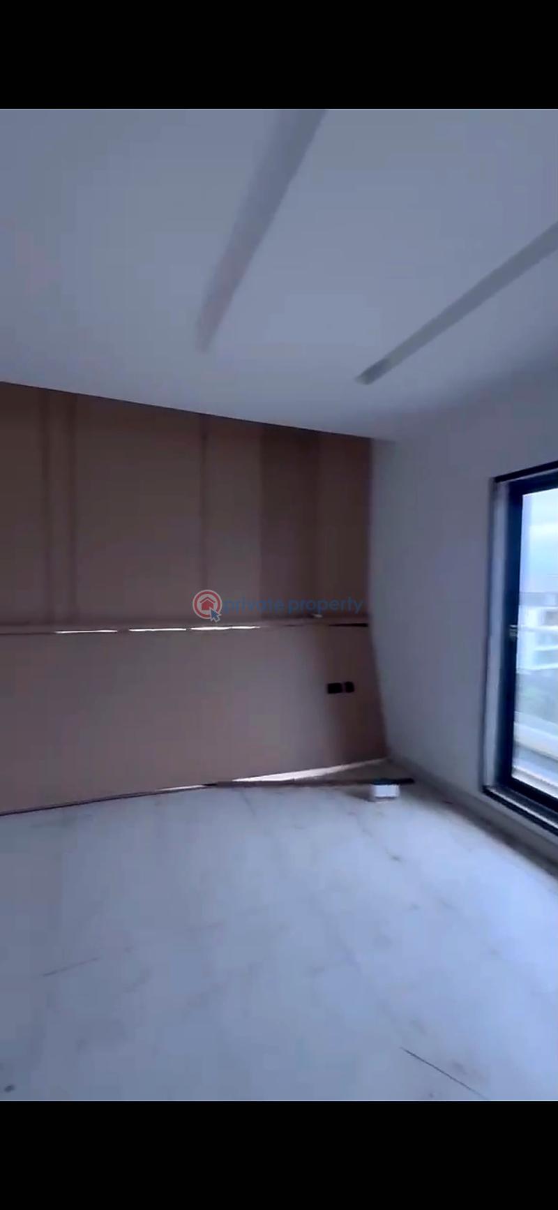 3 bedroom Flat & Apartment For Rent Lekki Phase1 Right Side/ Qmb Mart Road. Lekki Phase 1 Lagos - 1