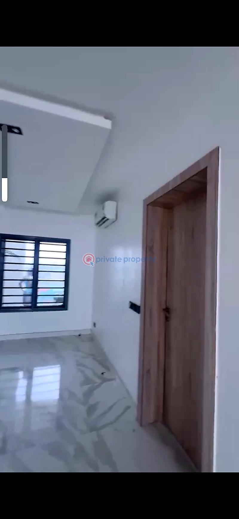 3 bedroom Flat & Apartment For Rent Lekki Phase1 Right Side/ Qmb Mart Road. Lekki Phase 1 Lagos - 2