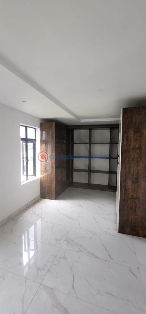 3 bedroom Shared Apartment For Sale Mojisola Onikoyi Estate Lagos - 4