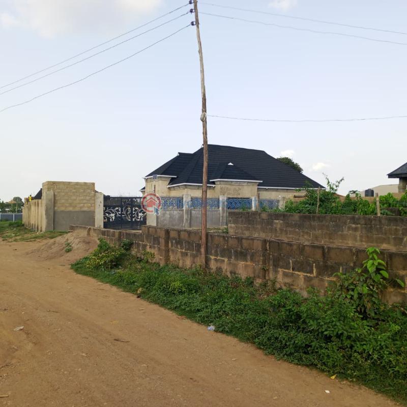 3 bedroom Detached Bungalow For Sale Ogunpade Street, Agugu Area, Lalupon, Iwo Road, Ibadan Iwo Road Ibadan Oyo - 1