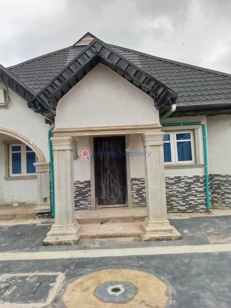 For sale 3 bedroom Flat & Apartment Coker Estate Shasha IfakoGbagada Lagos (PID 6PYHYW