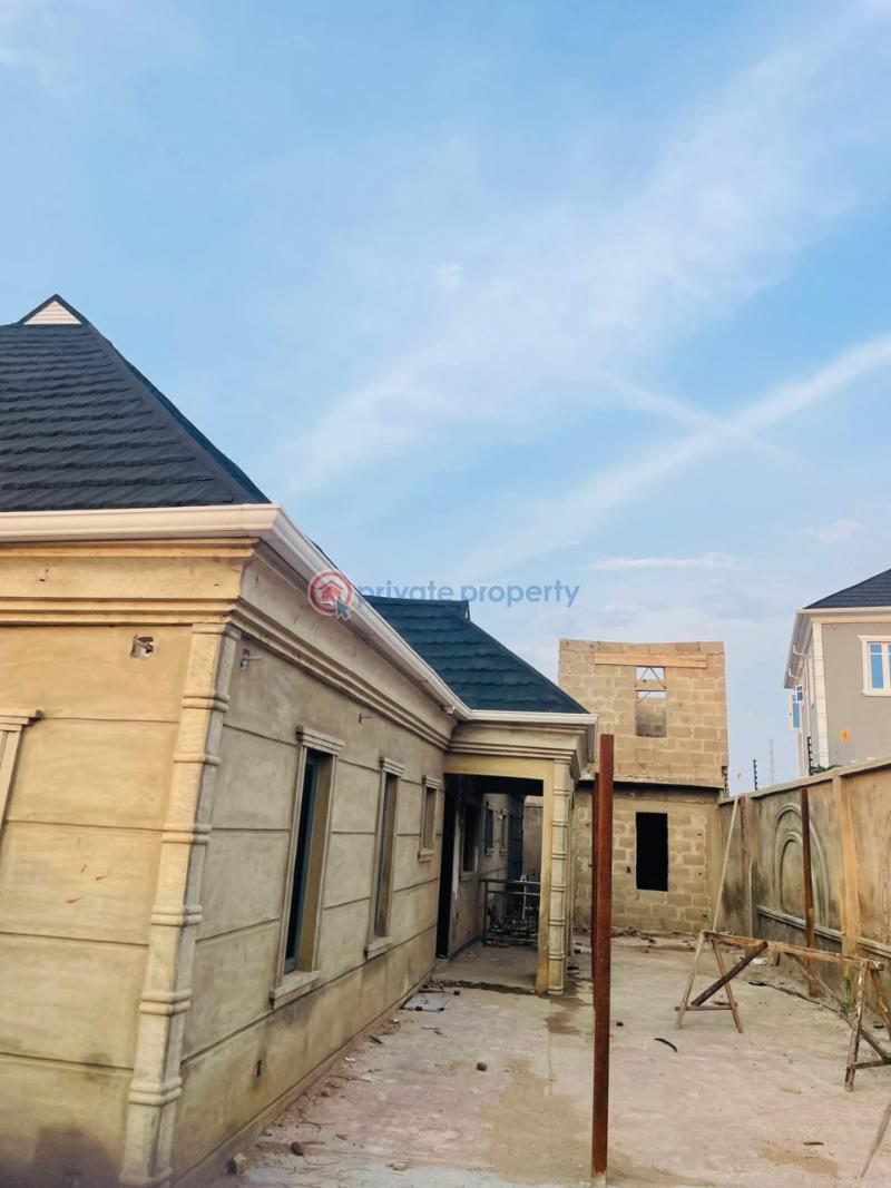 3 bedroom Bungalow For Sale Olakunle Junction Akala Express Akala Express Ibadan Oyo - 1