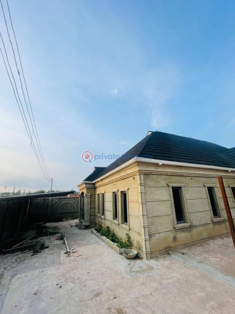 3 bedroom Bungalow For Sale Olakunle Junction Akala Express Akala Express Ibadan Oyo - 2
