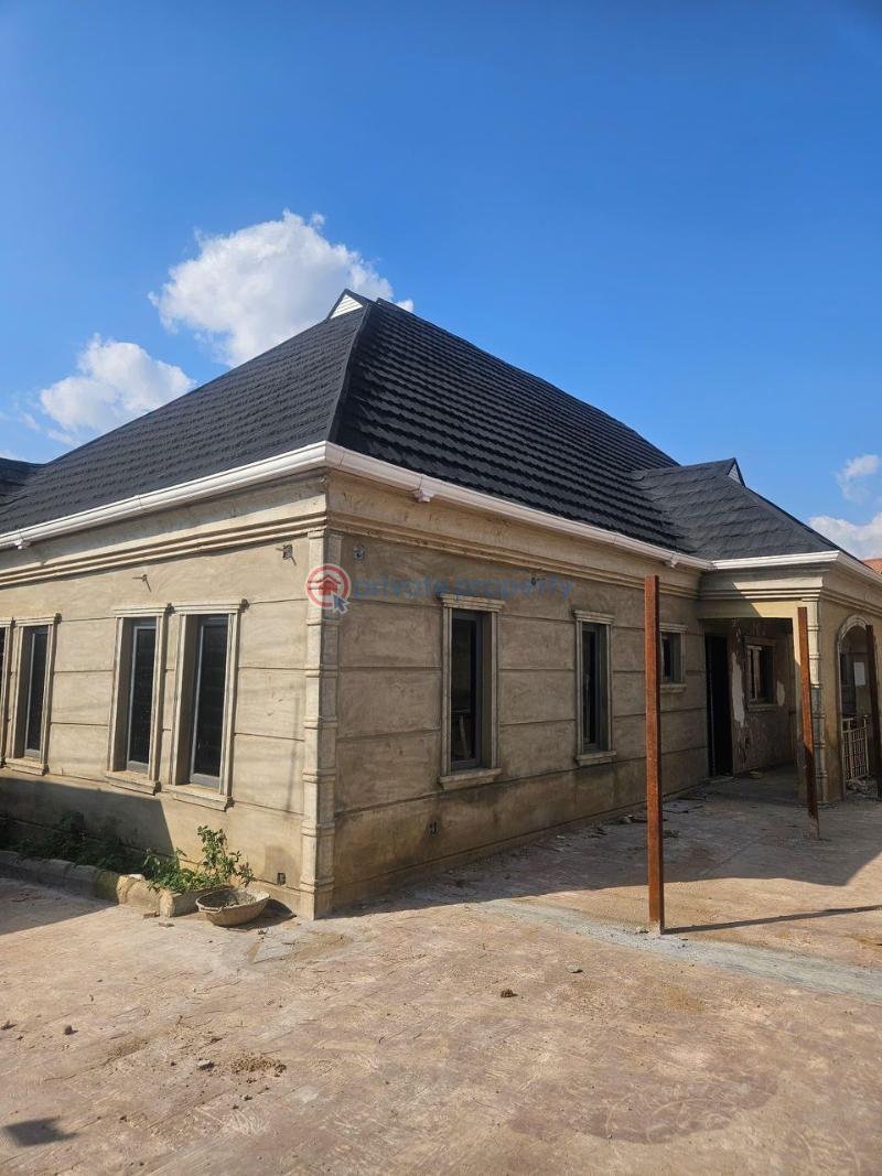 3 bedroom Flat & Apartment For Sale Olakunle Area ,akala Express Akala Express Ibadan Oyo - 0