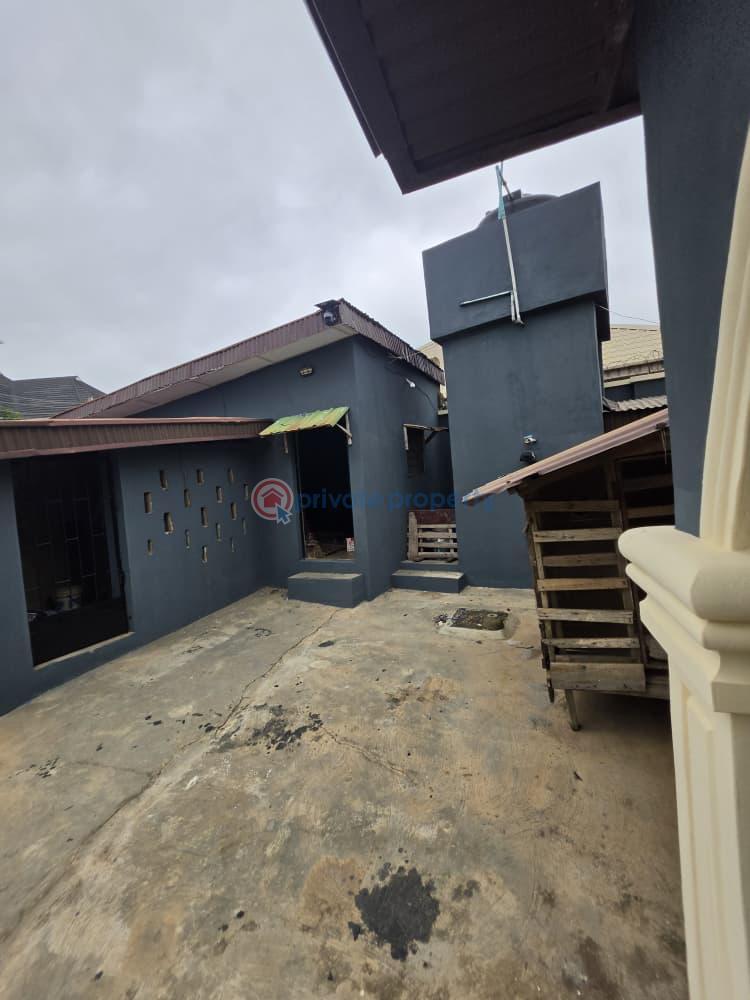 3 bedroom Detached Bungalow For Sale Adekola Iyanagbala, After Airport, Ibadan Ibadan Oyo - 7