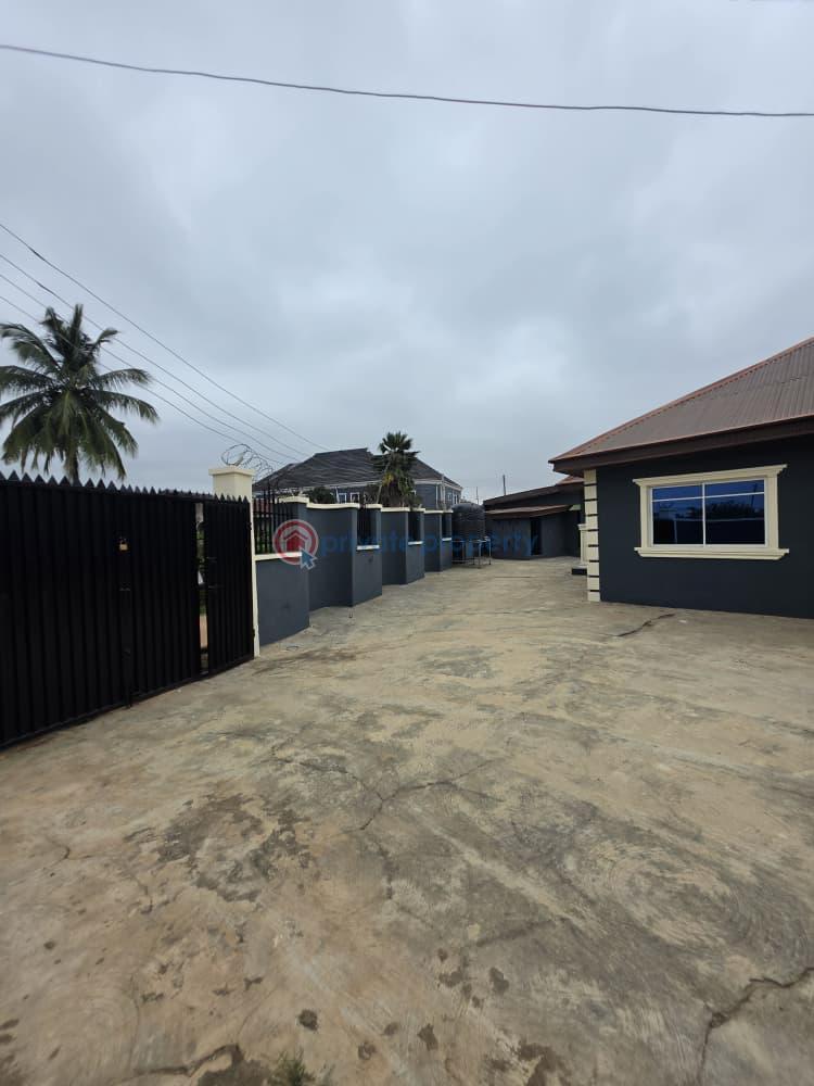 3 bedroom Detached Bungalow For Sale Adekola Iyanagbala, After Airport, Ibadan Ibadan Oyo - 15