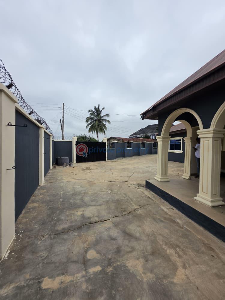 3 bedroom Detached Bungalow For Sale Adekola Iyanagbala, After Airport, Ibadan Ibadan Oyo - 16