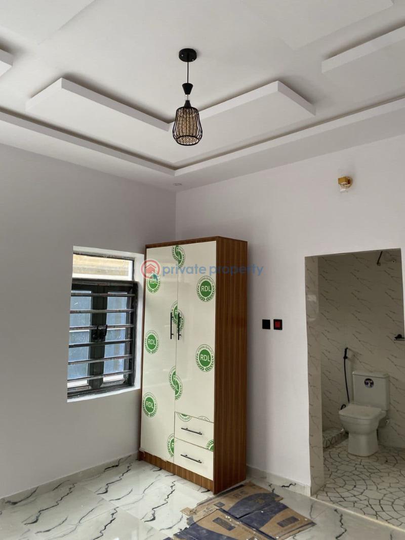 House For Sale Very Close To Elebu Market) Off Akala Express Ibadan Oyo - 3