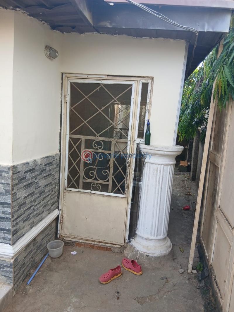 3 bedroom Detached Bungalow For Sale Before Sauka New Site Estate Lugbe Abuja Phase 4  - 2