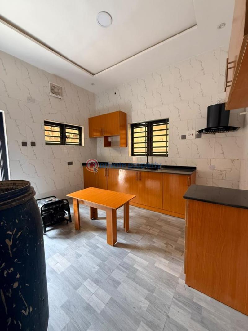 3 bedroom Detached Duplex For Sale Adron Estate Along Ife Road Ibadan Ibadan Oyo - 5