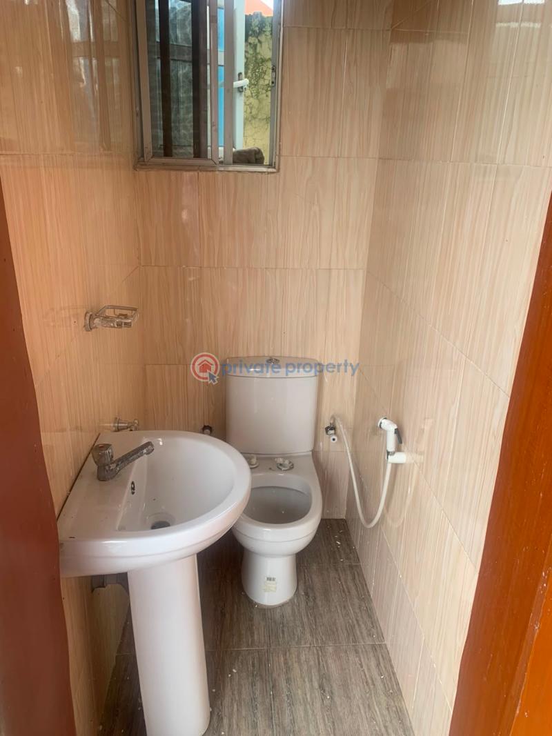 3 bedroom Block Of Flats For Rent Olowora Omole Phase 2 Extension Kosofe Kosofe/Ikosi Lagos - 4