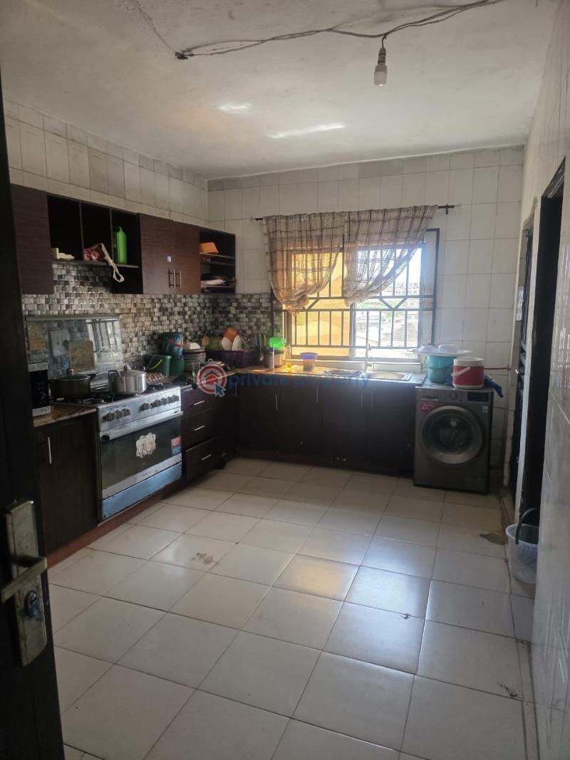 3 bedroom Block Of Flats For Rent Behind Vanguard Pharmacy, Adeoyo Ringroad, Ibadan Ring Road Ibadan Oyo - 1