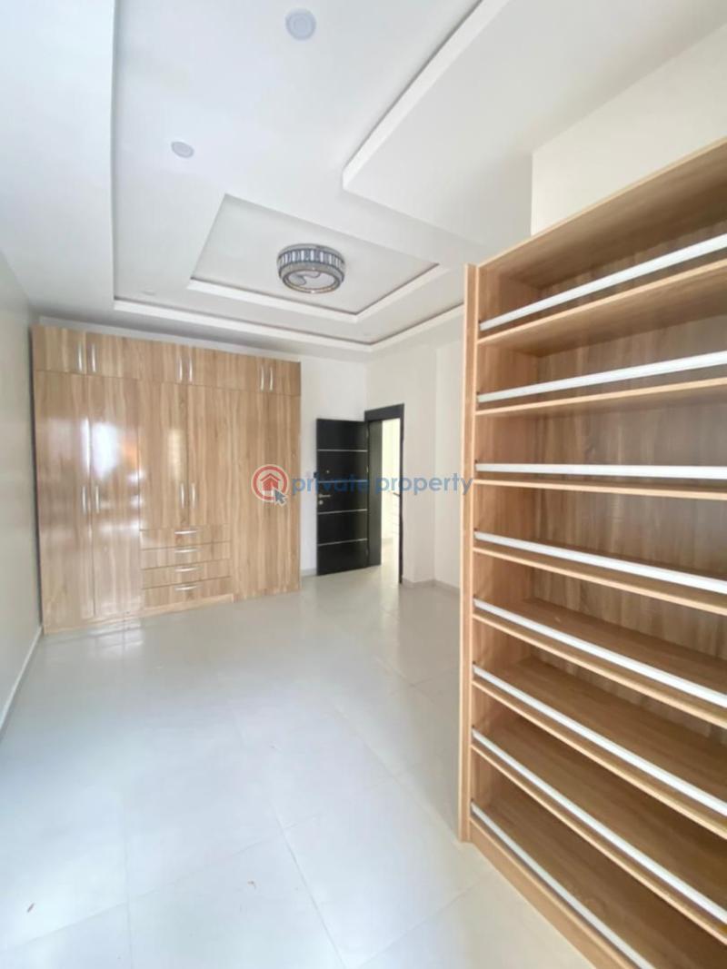 3 bedroom Block Of Flats For Rent Ahmadu Bello Way Upper Street, Victoria Island, Lagos. Ahmadu Bello Way Victoria Island Lagos - 3