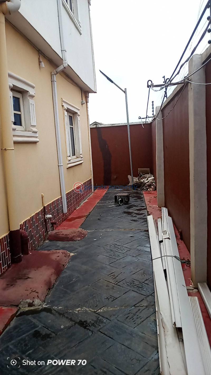 3 bedroom Block Of Flats For Rent Agura Gberigbe Gberigbe Ikorodu Lagos - 12