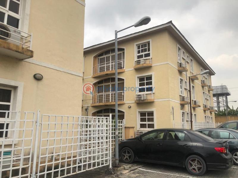 3 bedroom Flat & Apartment For Sale Milverton Estate, Osapa Shopprite Road Osapa Lekki Lagos - 1