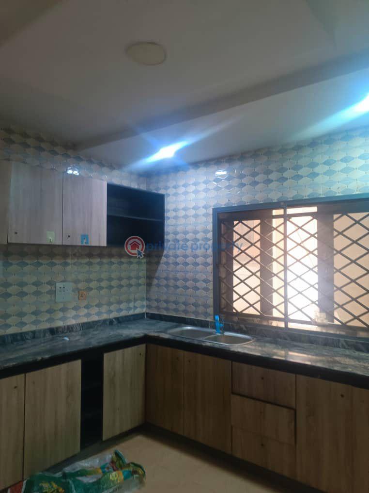 3 bedroom flat just two in a compound - 4 3 bedroom Block Of Flats For Rent Oluyole Estate, Ibadan Oluyole Estate Ibadan Oyo - 4