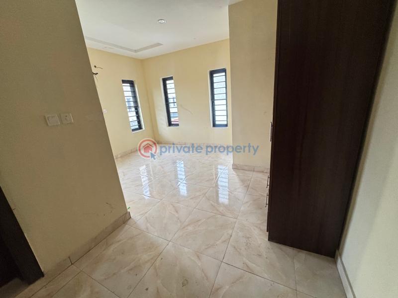 3 bedroom Block Of Flats For Sale Yabatech Staff Quarters Yaba Lagos - 4
