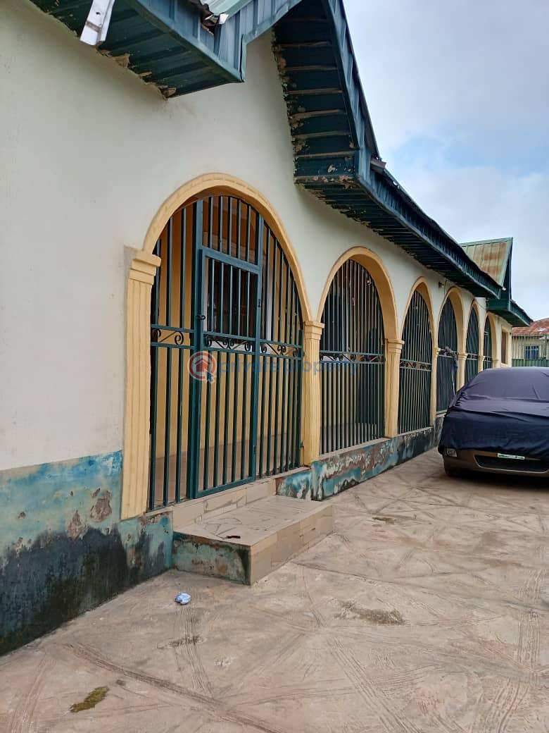 3 bedroom Block Of Flats For Rent Karinkapo Street Kasumu Market Tipper Garage Akala Express Ibadan Oyo - 2