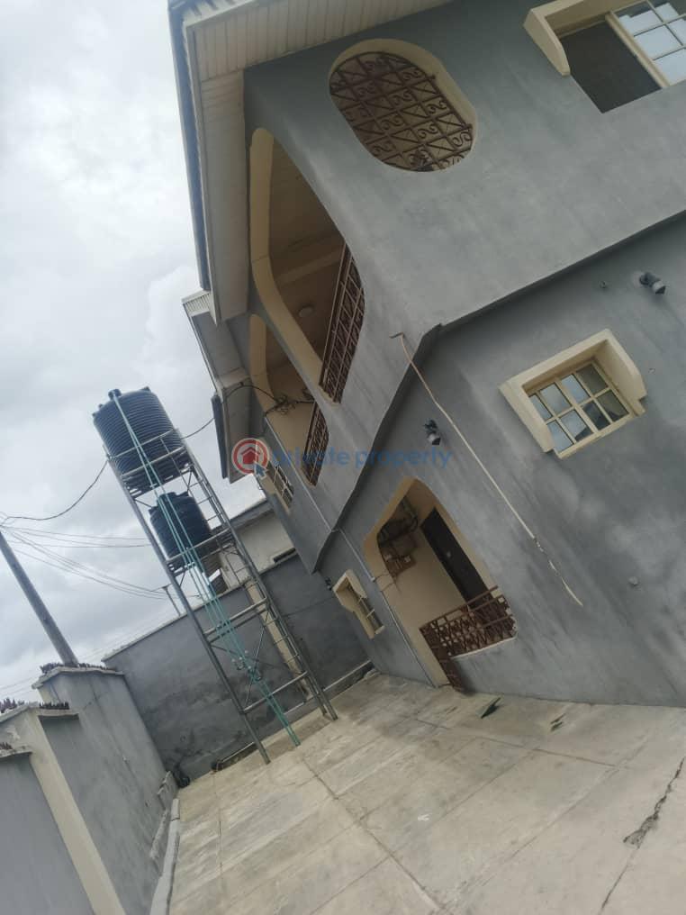 3 bedroom flat with all rooms ensuite and modern facilities at ologede estate akala express - 1 3 bedroom Block Of Flats For Rent Ologede Estate, New Garage, Akala Express Akala Express Ibadan Oyo - 1