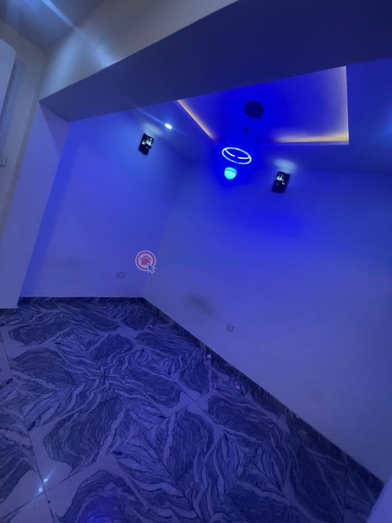 3 bedroom Block Of Flats For Rent Bollard, Akala Express Akala Express Ibadan Oyo - 1