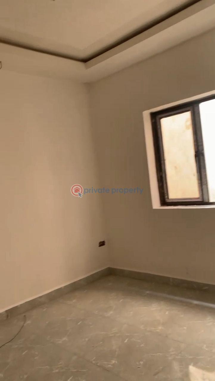 3 bedroom House For Sale Inside A Mini Estate On Eric Moore Road, Surulere Lagos - 2