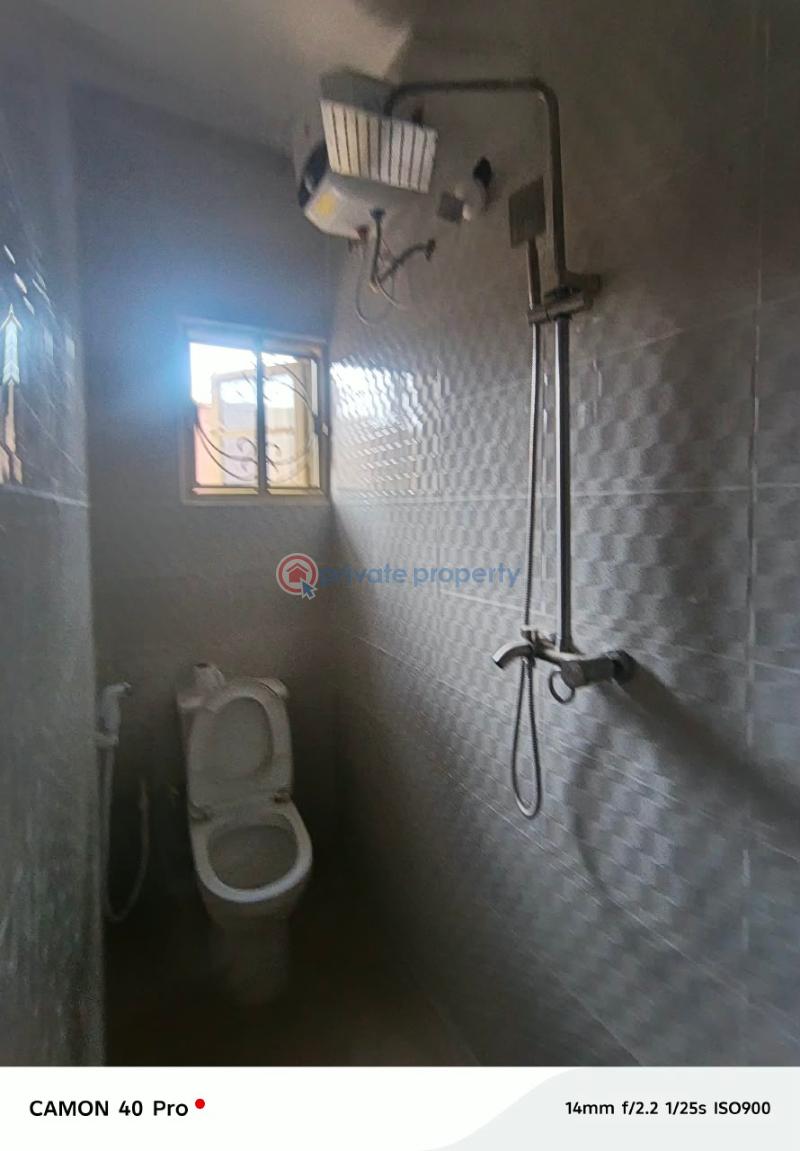 Flat & Apartment For Rent Strategically Located Opposite Leyland, Iyana Church, With Approximately A 2 Minute Drive To Rayfield Estate. Ibadan Oyo - 3